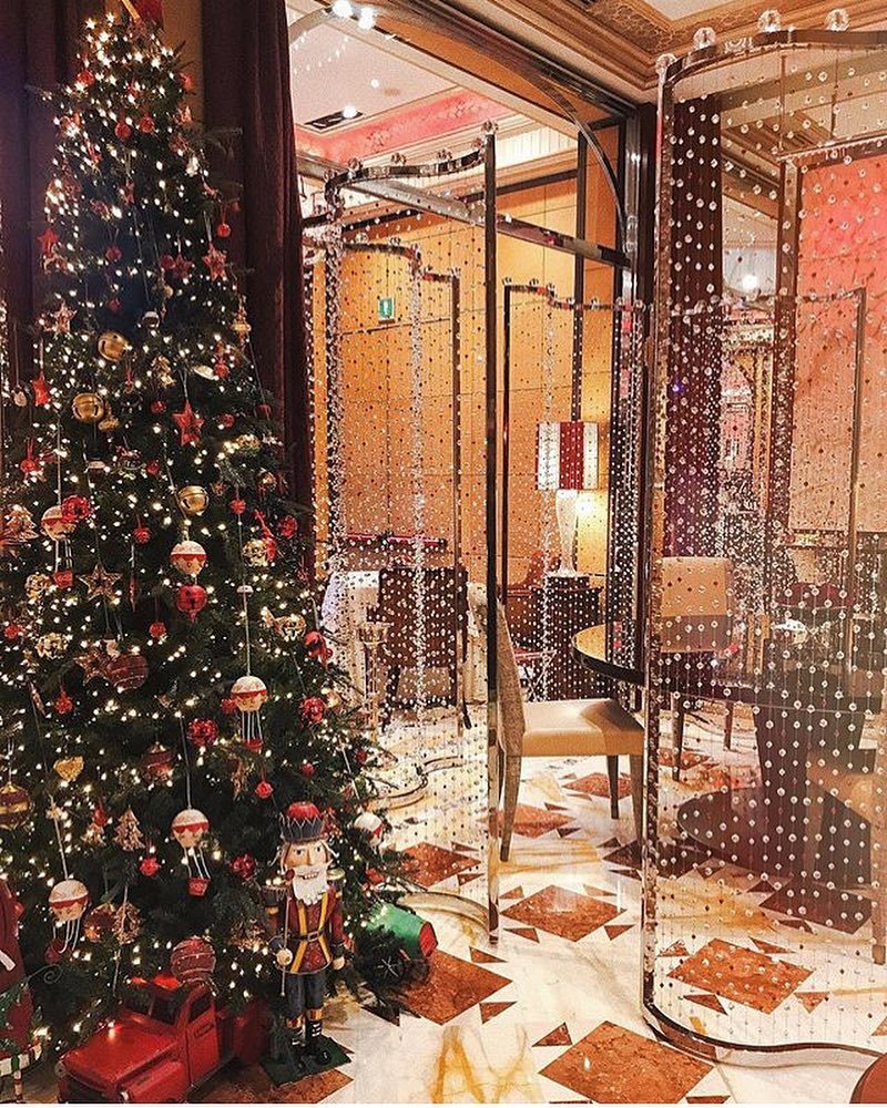 PrincipeSavoia's tweet photo. Acanto restaurant in a crystal mood (with a glimpse of #TavoloCristallo!)
Grazie @irenepila_ !
#DCmoments 
#principedisavoia #onlyattheprincipe 
#milano #aroundmi #browsingitaly #cntraveler #tlpicks #guardiantravelsnaps #mytinyatlas #beautifuldestination… https://t.co/MyuwiT9CbZ https://t.co/Vl3X9ZZid5