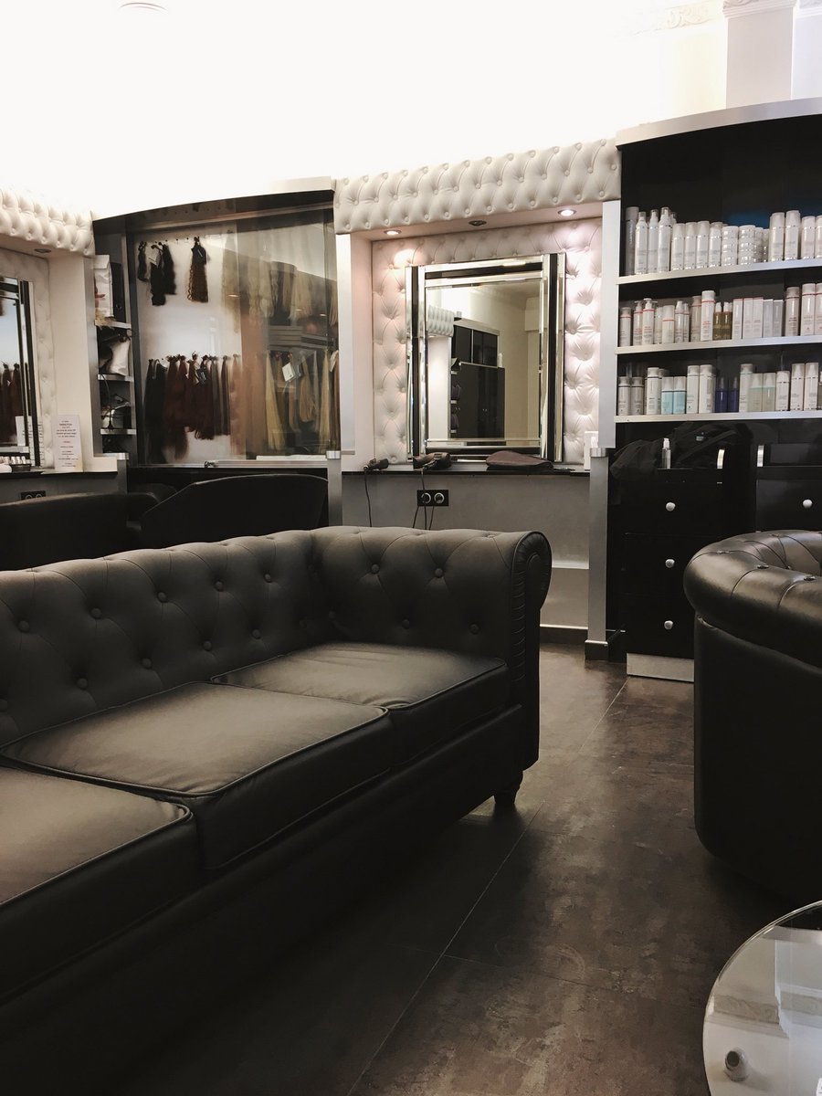 MrFoures's tweet photo. Je suis enfin chez mon coiffeur il était temps ! #RaphaelPerrier https://t.co/XnZbJb6OvW