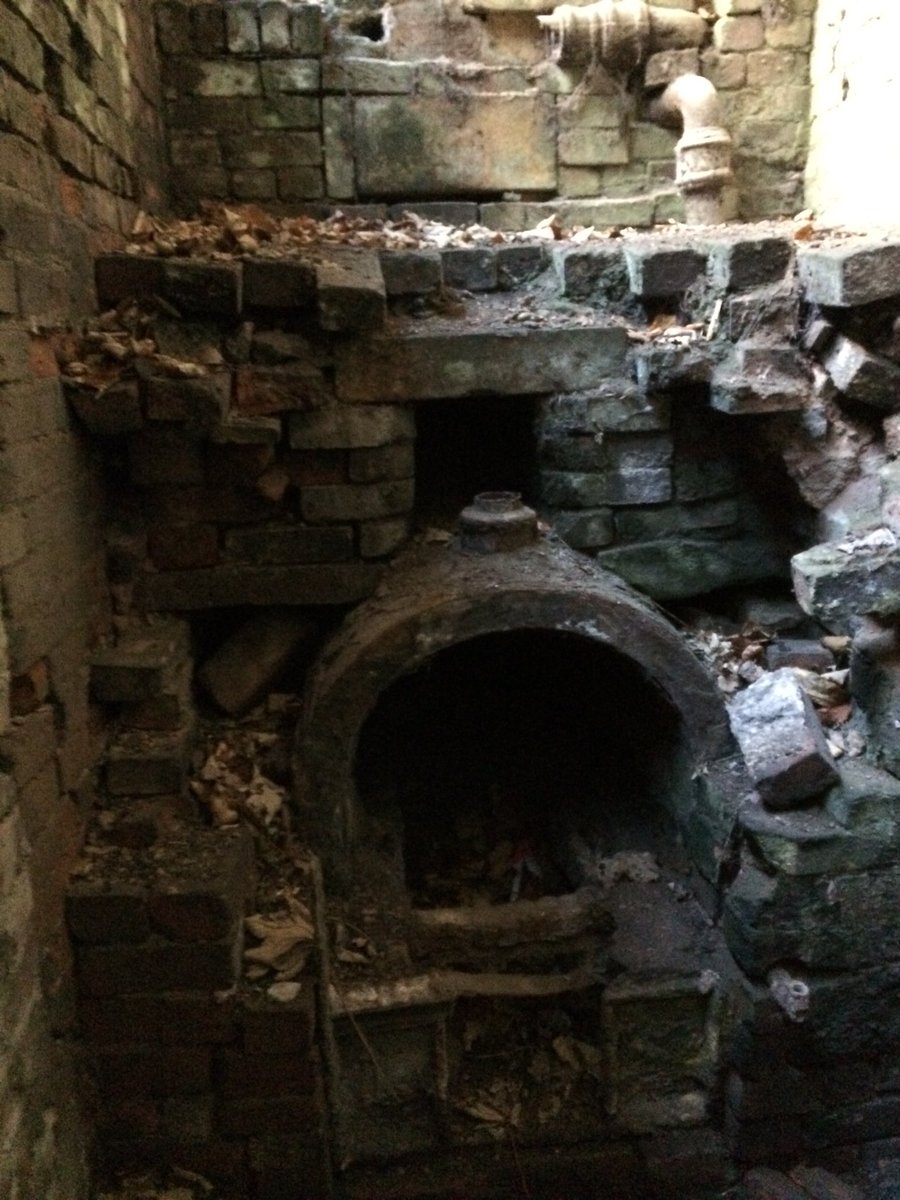 Rach_Archaeo's tweet photo. Exploring subterranean @NTCalkeAbbey today. The world beneath the gardens #undergroundheating https://t.co/3mbJyOVlNW