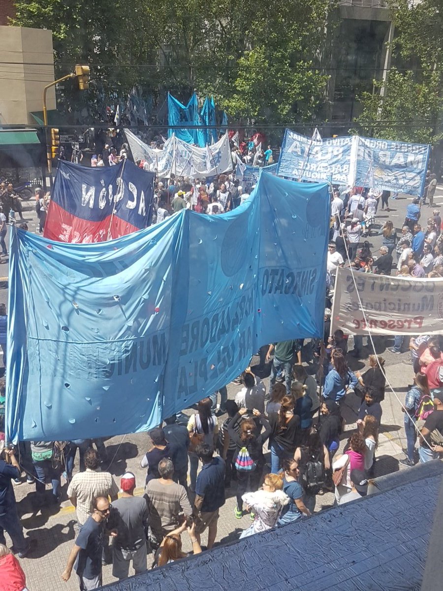 meridelmar's tweet photo. Mar del Plata le dice #NoALaReformaPrevisional https://t.co/0GgLTSGyht