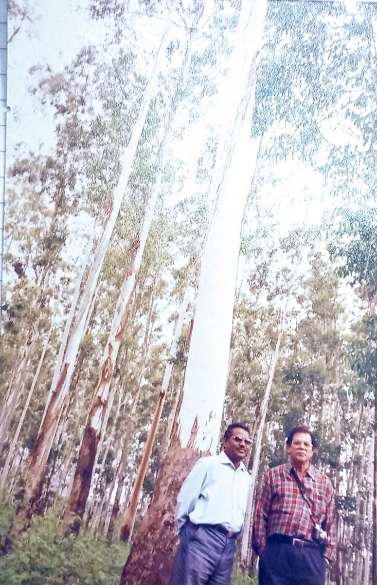 Chakradhar2311's tweet photo. #GoingDownOnMemoryLane
Myself with Er Pradip Chandra Mohanty, CE (Rtd), my #FriendPhilosopherGuide at #Daringbadi, Kandhamal in 2003 ! https://t.co/Nzmzkv2YDp