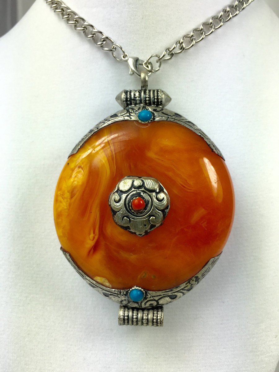ExplosionLuck's tweet image. Antique Tibetan Amber Pendant #antique #wedding #amber #luck #culture #gift #romantic #inspiration #decor 
➤ goo.gl/8g6m33