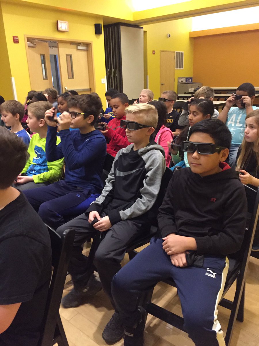 rbebears's tweet photo. A 3D movie and several energy experiments! Fourth grade is having an energizing time at the Science Center! #cpsscience #cpsbest #fourthgradeiselectrifying https://t.co/aBV0a19QOx