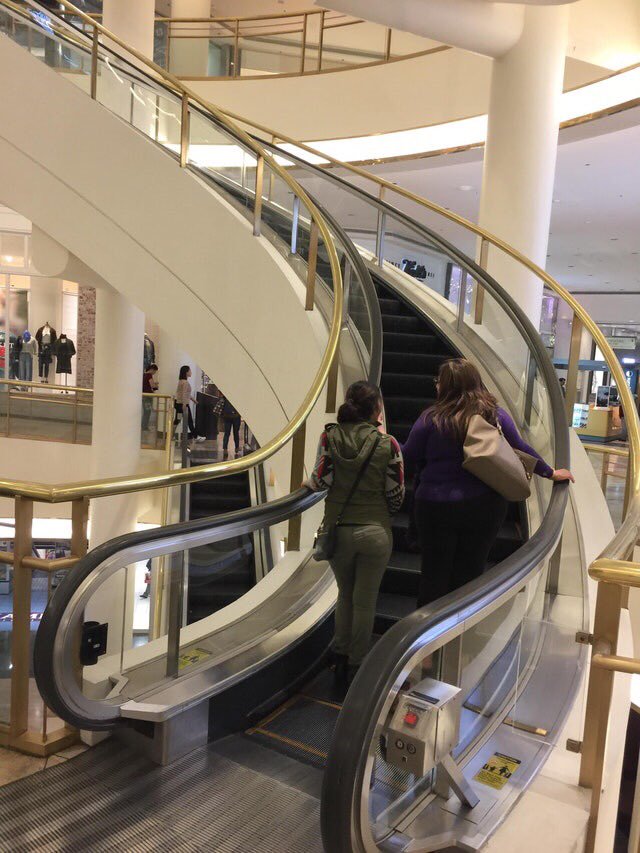 KnowLaal's tweet photo. RT if this is the first time you are seeing a curved escalator https://t.co/BTobTw7eBg