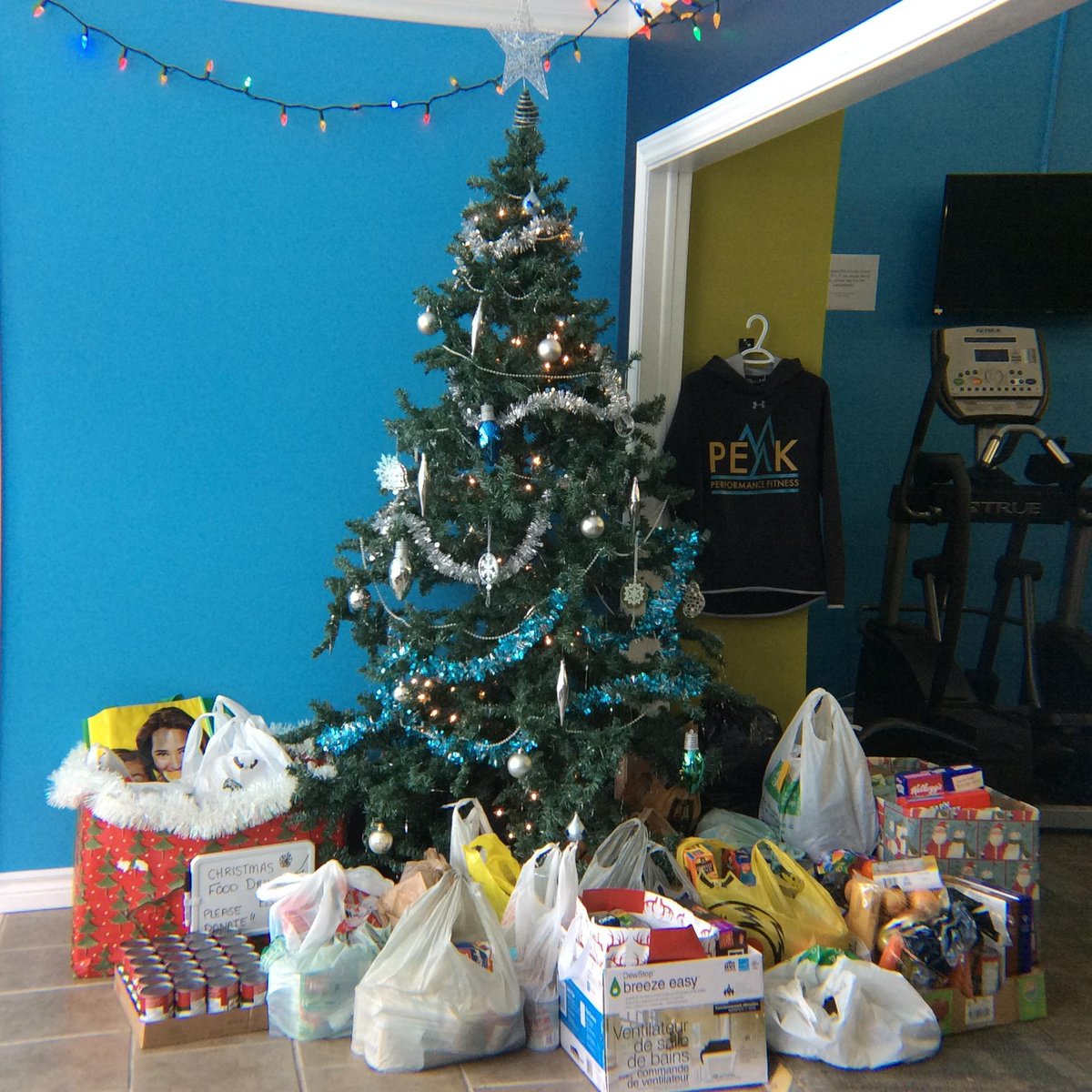 PPerformanceFit's tweet image. Thank you to everyone who donated to our food drive! We are very excited to support  (more: shoporillia.com/peakperformanc…)