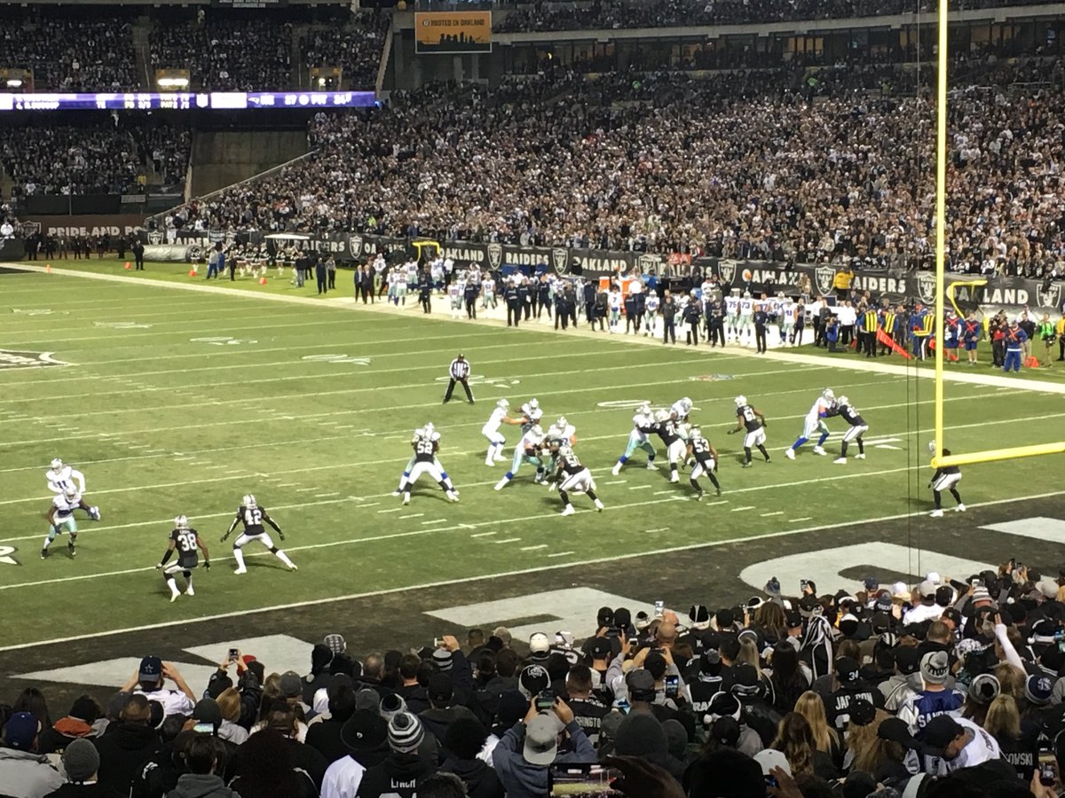 Astro_Jose's tweet photo. Me quede con ganas de ver a los Raiders en la Ciudad de México y como no se pudo, espere que llegaran los Cowboys a casa! Nada es mejor que disfrutar el juego con tus hijos!  #Priceless Ah y perdimos! :-( #WaitTillNextSeason https://t.co/WoFhh4mgxp