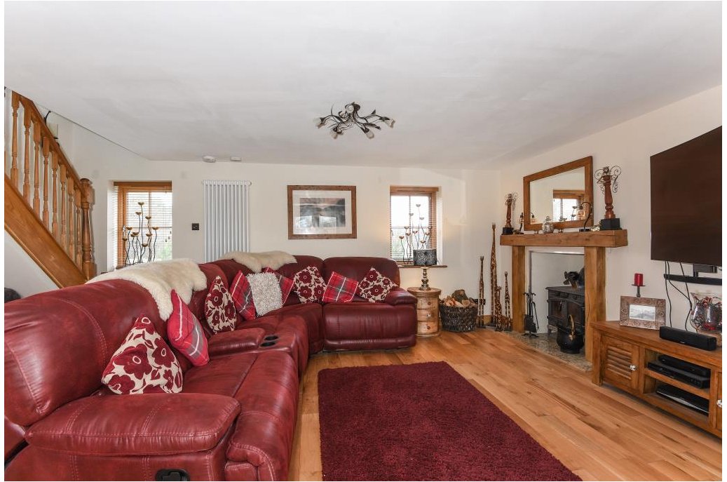 RBBProperty's tweet photo. Private but not too secluded – this #property offers a stunning array of features! #home https://t.co/weoHmEw7DY https://t.co/pxUSuorPIV