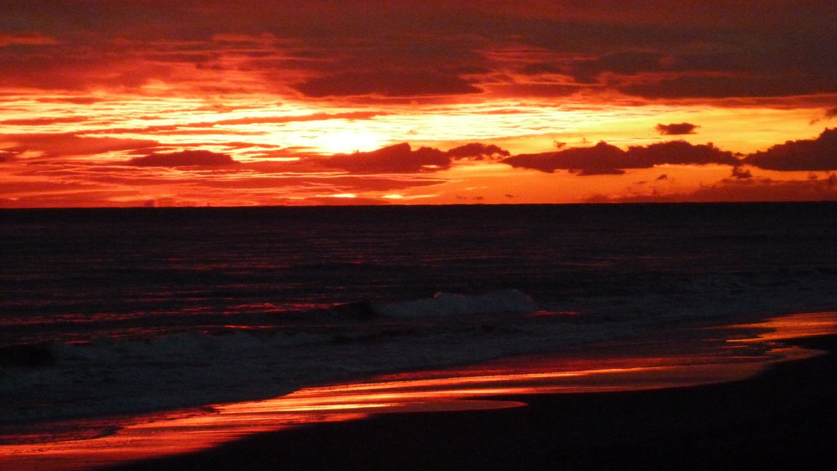 xavicabopapiol's tweet photo. @BCNinfosite @catexperience @bcnmoltmes Sense paraules .... Wordless ... Sin palabras ..#Posta #Sunset #Gava #PlatjadeGava #GavaBeach #Barcelona. https://t.co/YKaEIrFRGL