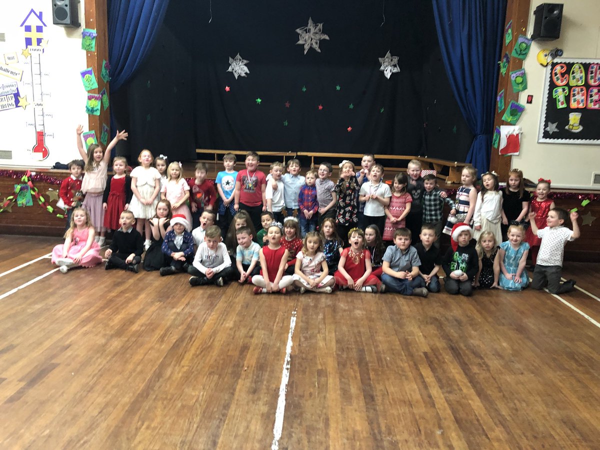 itsMrsPolson's tweet photo. What a party 🎊 🎉 P2 you were all super stars 🤩 #teamP2 #tistheseason @itsMissRaitt @bps_missmcc https://t.co/u5WUPfjWlF