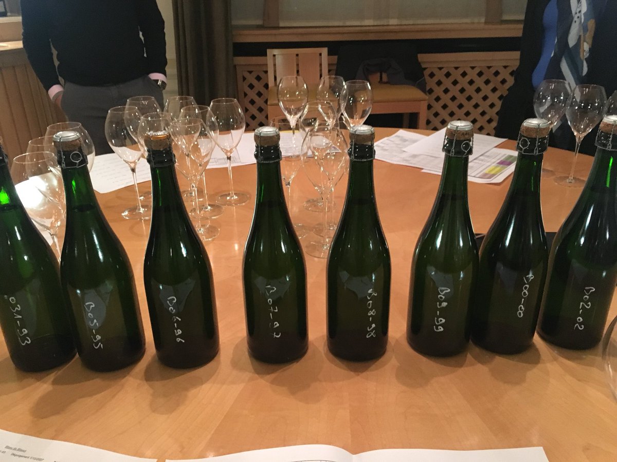 LouisRoederer_'s tweet photo. Christmas tasting at #LouisRoederer Rosé 2002 to 1988 &amp; blanc de blancs 2002 to 1993. What else? 😊🥂🍾 -JBL https://t.co/VKROokLGn0