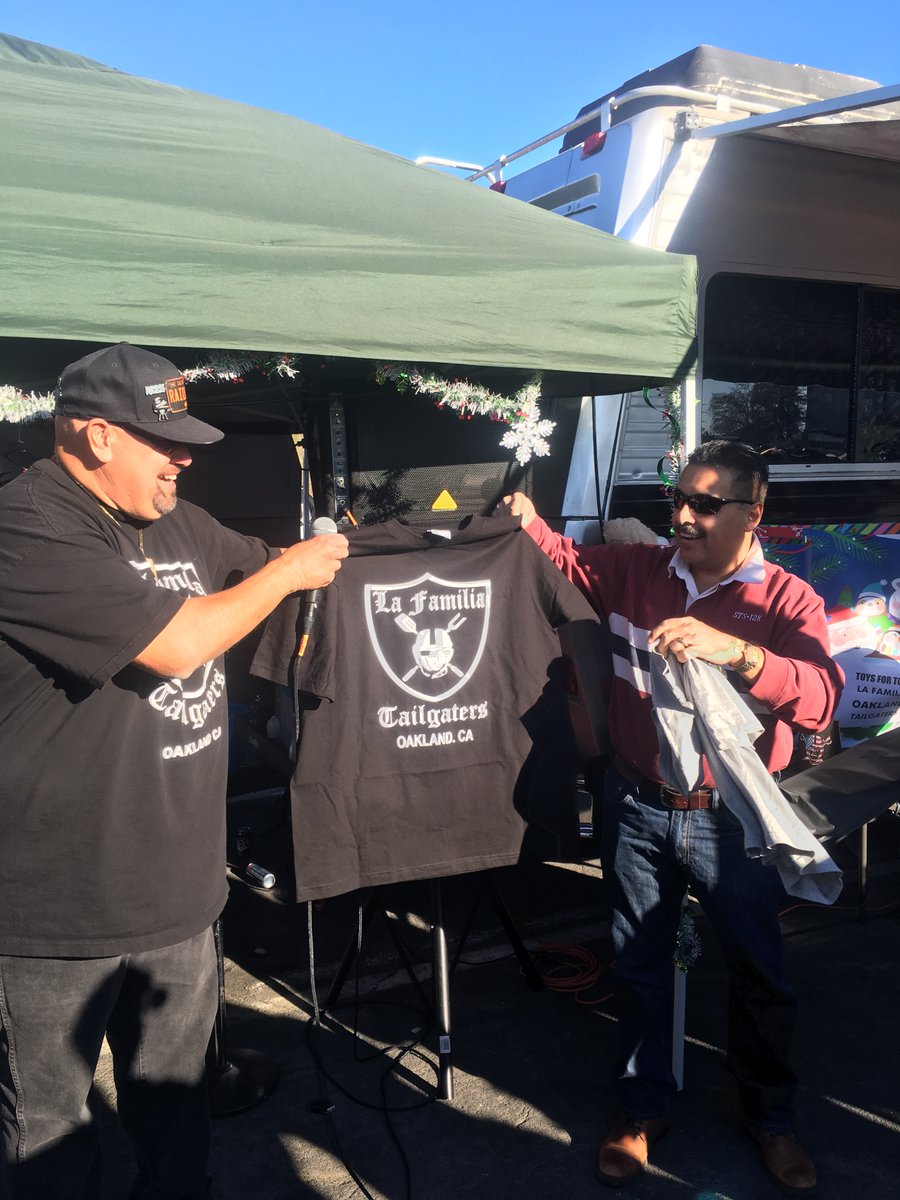 Astro_Jose's tweet photo. Yesterday at the Raider - Cowboy game! Nice tailgate party with La Familia Tailgaters! It’s priceless to share these moments with my two sons! Oh yes the Raiders lost! :-( #WaitTillNextSeason https://t.co/G7NR88LxJk
