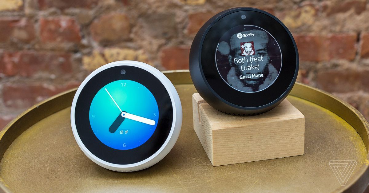 Echo 和 Alexa 家族新成员。亚马逊 Echo Spot 智能闹钟：几乎完美的智能闹钟，如果你不介意它的摄像头正对着你的卧室 // Amazon Echo Spot review: an almost-perfect smart alarm clock https://t.co/fpxMrqQvcx https://t.co/Xx6uZn9Wz3 1