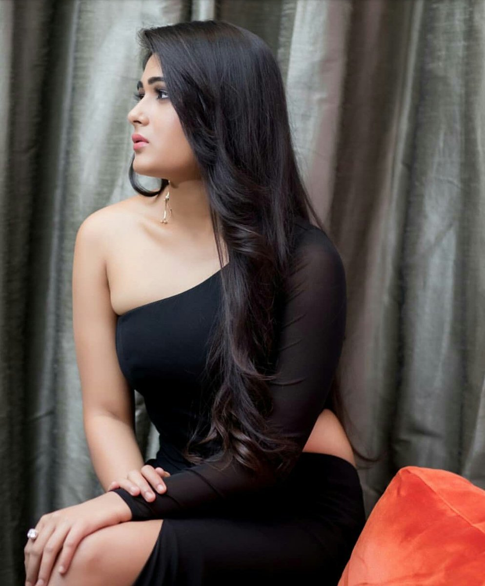 woodstimes's tweet photo. The dazzling #ShaliniPandey, #ArjunReddy #FB https://t.co/8Ds0ifNwz2