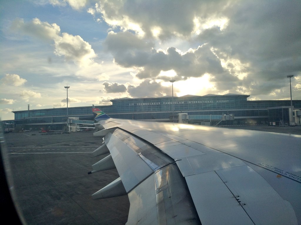 1RADEBE_'s tweet photo. We've just landed guy's, we back from #POPBOTTLESMauritius ๐ฒ๐บ What a blast weekend, #POPBOTTLESOpeningParty #VUZUPoolParty #AmstelAllWhiteParty #POPBOTTLESBeachParty #POOLPARTYEveryDay๐๐๐ https://t.co/9RSYyYzcSP
