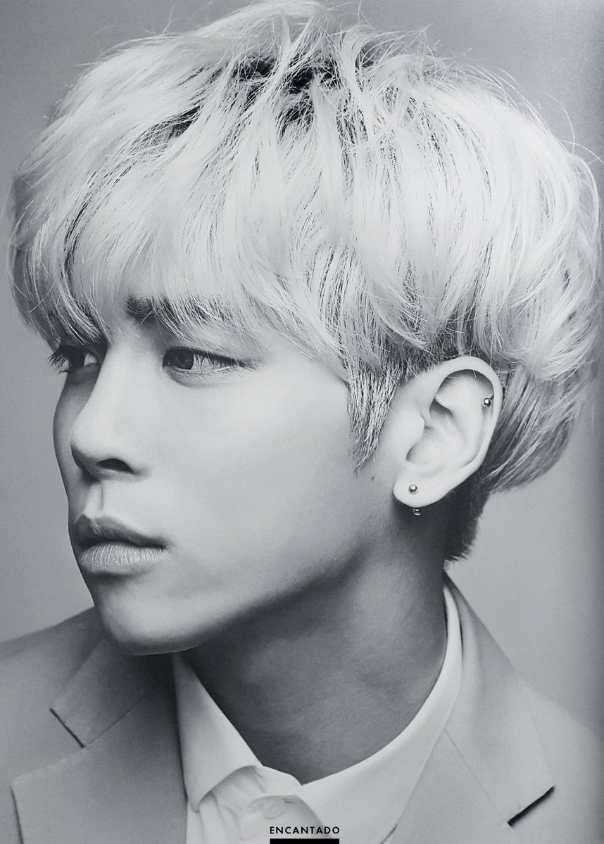 sajadiab's tweet photo. I still cant believe that we lost an innocent soul like your, its by far the worst day in the kpop industry, and its really hard for us to let you go like you asked but we will say that you have worked hard! So you may rest now our pretty bling bling🙏❤
#Jonghyun https://t.co/sXk5boEQdu