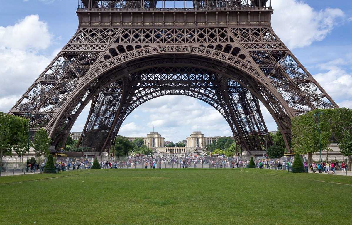 LaTourEiffel's tweet photo. « Grand site tour Eiffel : découvrir, approcher, visiter » : un appel à projets international pour le réaménagement des abords de @LaTourEiffel 
➡️ https://t.co/hkjhlUQ3oK https://t.co/RtGUTUtpHw