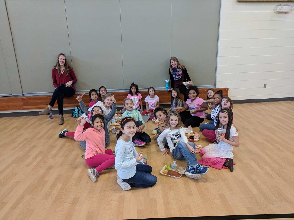 Jones2ndgrade's tweet photo. Winter Map reward- picnic lunch in the gym! We had 75 second graders eating lunch in the gym today!  #soproud #goalsetting #MAPgrowth #OGPride #Tusd202Strong https://t.co/TDpCGXhIyJ