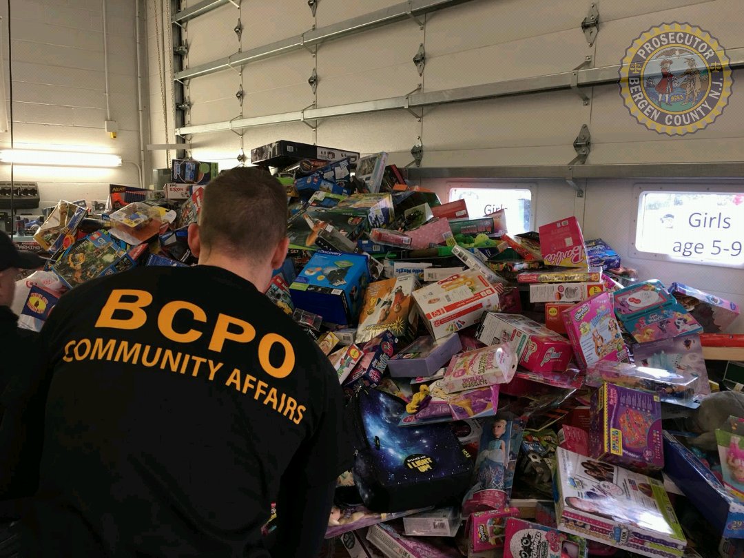 BCPONJ's tweet photo. #SantasResponseTeam ready #ToysForTots! #BCPONJ with area #LEOs & #PBA's bring toys for #sick, needy #children, #military families, those #lessfortunate. Annual #PBAToyDrive with Tomorrows Children's Fund, @HackensackUMC Sanzari Children's Hosp., @ValleyHospital, #508th MP's https://t.co/6uxdPxnTFv