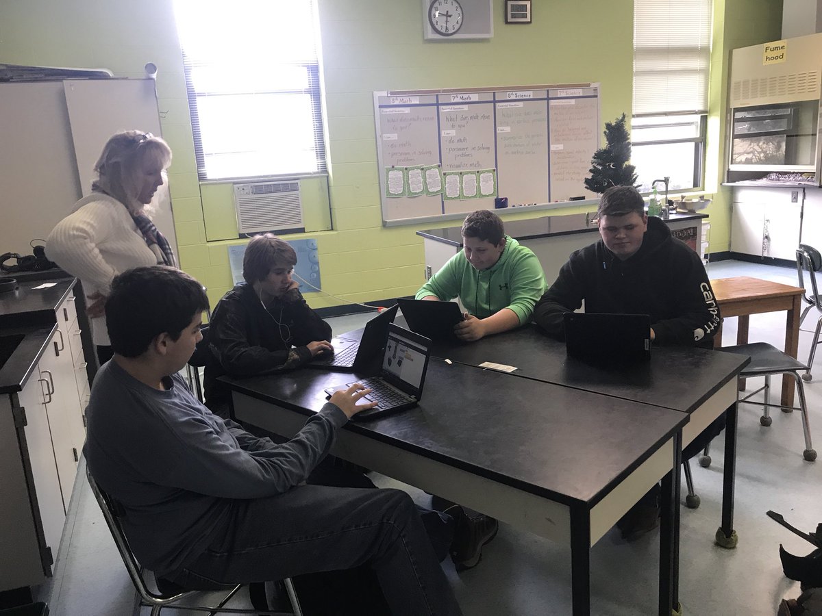 gradyryan1's tweet image. More with our #HourOfCode2017 orchestrated by @RoadenMC this time in Middle School @bethel_school #WeAreWatauga