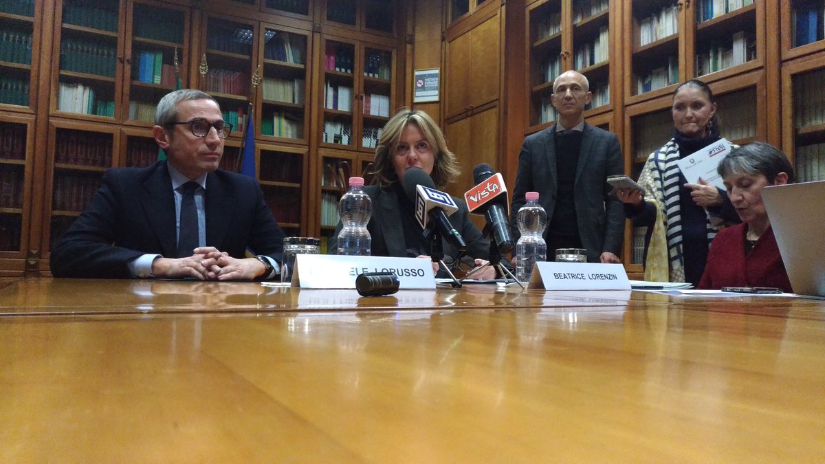 BeaLorenzin's tweet photo. Insieme al @MinisteroSalute e alla Federazione Nazionale Stampa Italiana abbiamo firmato un Protocollo d'Intesa per l'organizzazione di corsi di formazione per i giornalisti sui temi della salute e della corretta informazione. https://t.co/RgWSSwdYyY