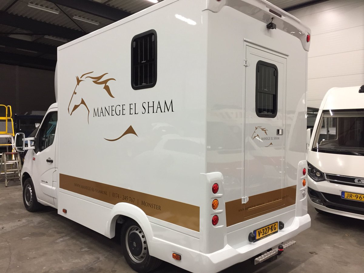 boostreclame's tweet photo. Mooie nieuwe paardentrailer beletterd voor @manegeelsham. Veel veilige kilometers gewenst! https://t.co/nJuXrgquYf