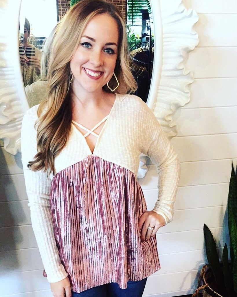 fandrboutique's tweet photo. Crushin on velvet! #velvet #crushedvelvet #love #merrychristmas #goodvibes https://t.co/B87XJ0UbBw https://t.co/I92Po0uRyx