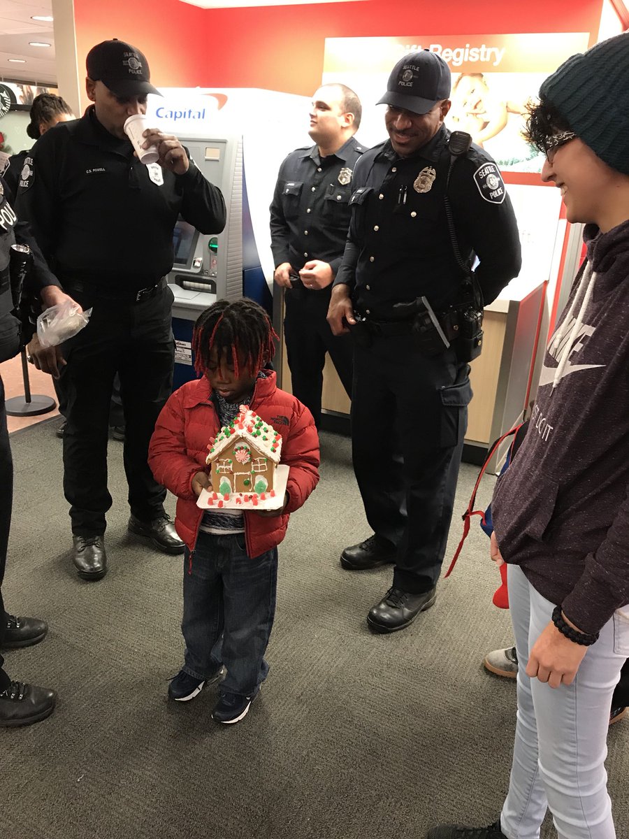 Second heroes and helpers event underway at West Seattle <a href="/Target/">Target</a> #heroesandhelpers <a href="/SeattlePD/">Seattle Police Department</a>