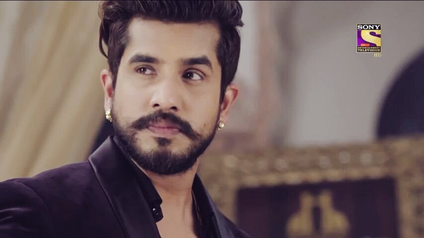 SukishOfficial's tweet photo. His signature one eyebrow up😂❤
@suyyashrai 

#RishtaLikhengeHumNaya https://t.co/e4BabtIFSa