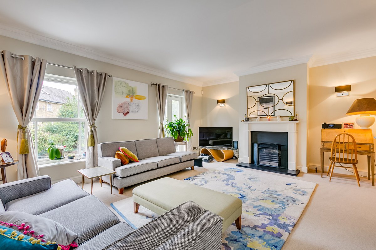 KF_SWLondon's tweet photo. #NEWINSTRUCTION A well-presented #terraced #townhouse that has been re-designed throughout and benefits from a large rear garden and off-street parking. #PropertyNews #KFBarnes https://t.co/vnEqP2swyq
