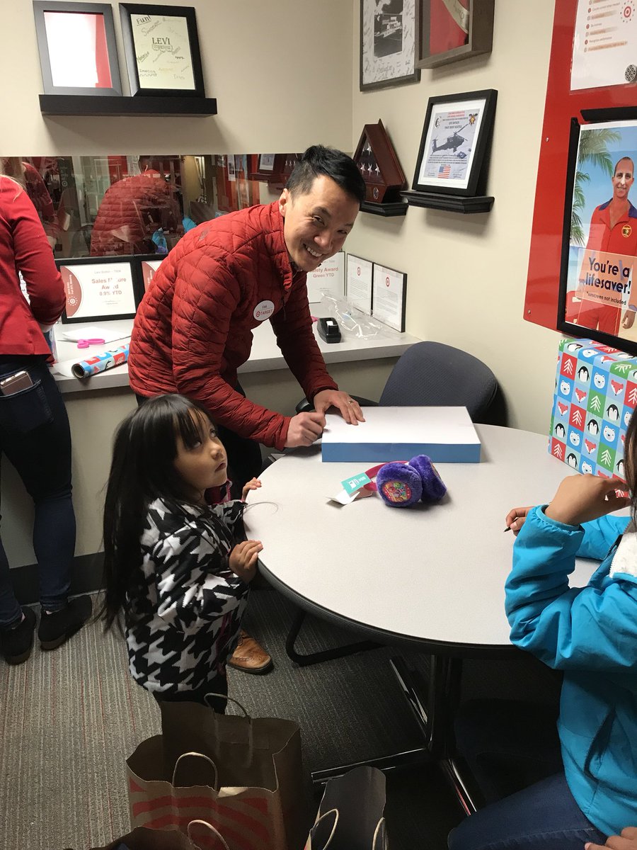 <a href="/vinhreecenguyen/">Vinh</a> in an epic “wrap” battle during yesterday’s heroes and helpers event at West Seattle <a href="/Target/">Target</a> #heroesandhelpers #seattle <a href="/SeattlePD/">Seattle Police Department</a>