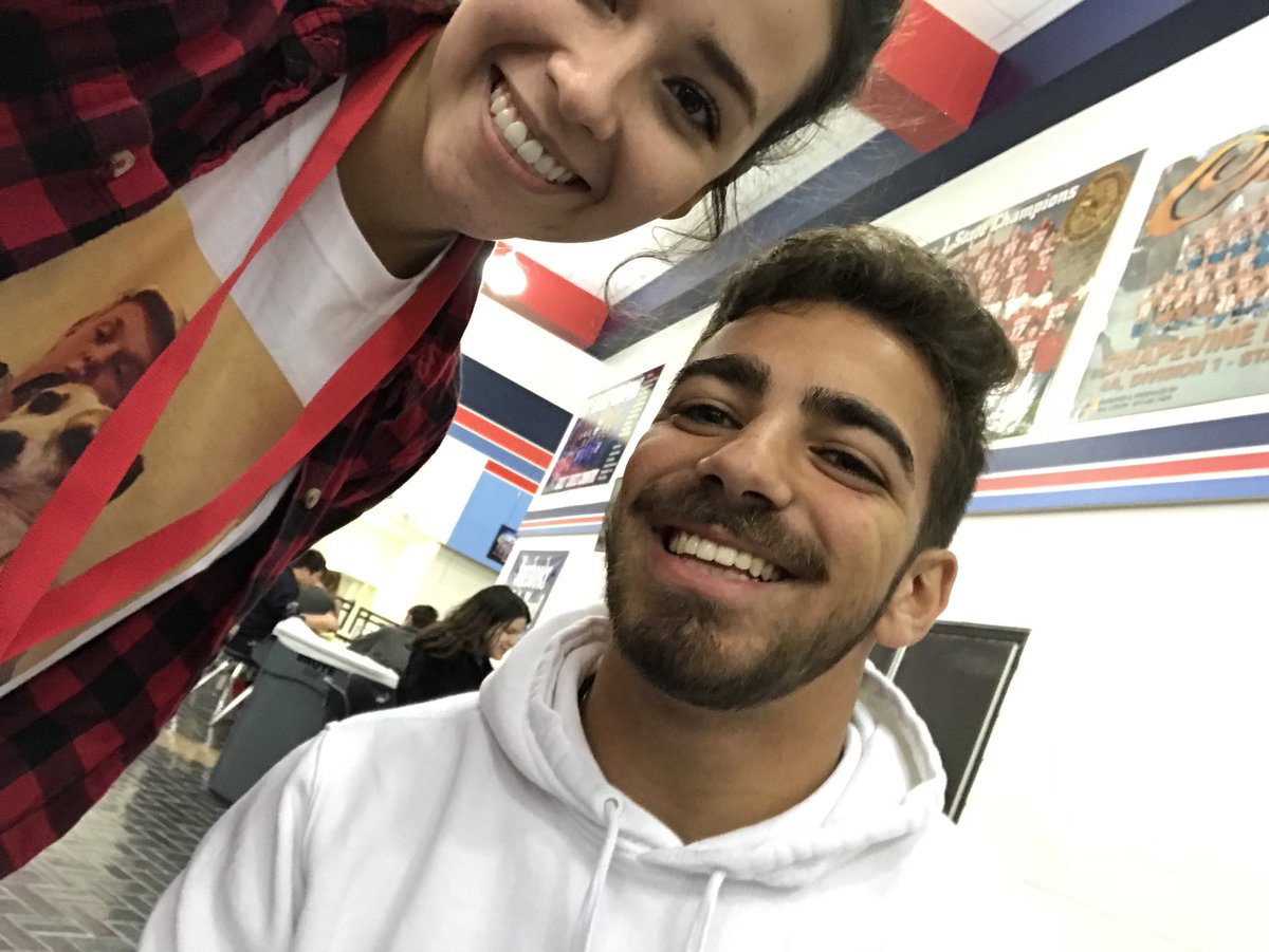 grapevinepals's tweet photo. #GHSSELFIE https://t.co/RoVVcWtETK