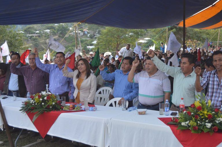 porfiriogab's tweet photo. Celebra Antorcha campesina 8 años de la fundación de la colonia “Unidad Antorchista” en Tantoyuca https://t.co/tYDkylvXUj https://t.co/sisX0BDdQf
