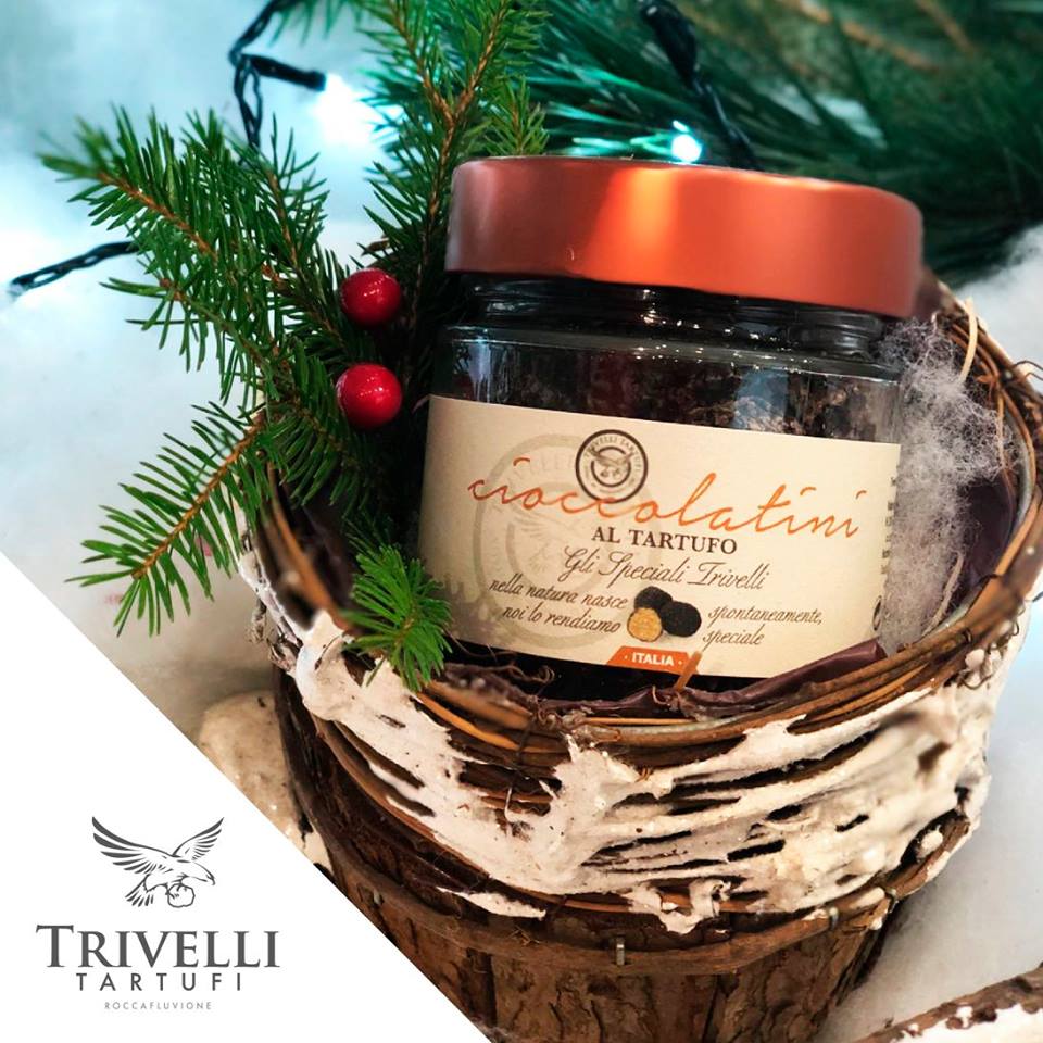 Panettone or pandoro? Nougat or crisp?
On Christmas time it is very difficult to choose between many delicacies!
But there is a sweet about which everybody will agree: our Chocolates with Truffle.

#TrivelliTartufi #truffle