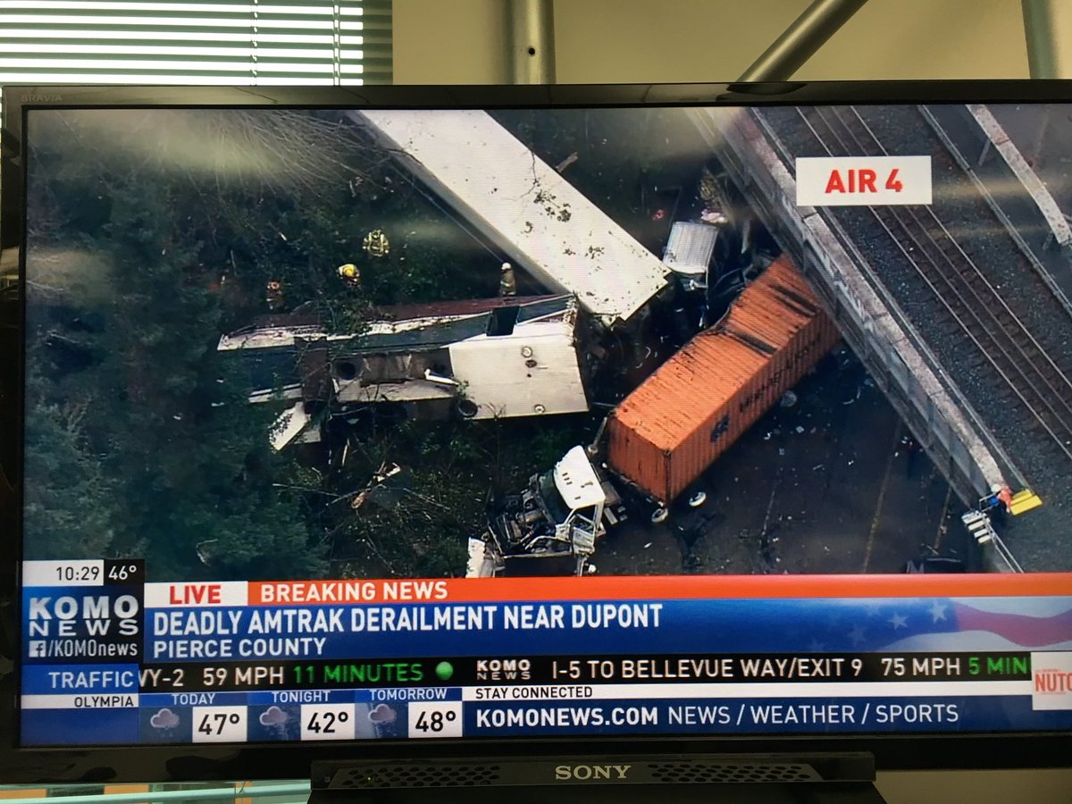 ConnieKOMO's tweet image. 1st aerials shot scope of @Amtrak Cascsdes #train 501 #derailment . New info: 6 dead.  #KOMONews