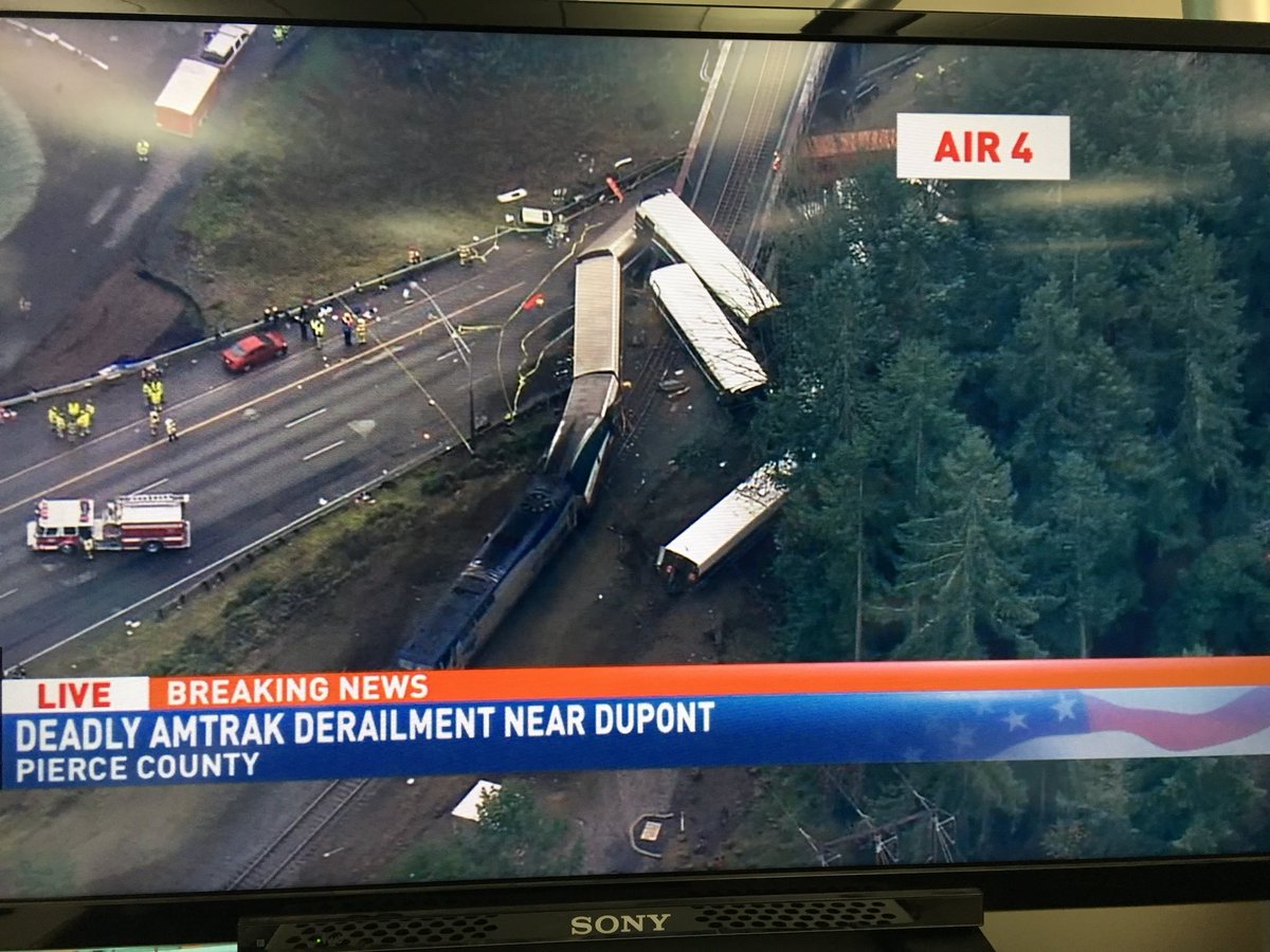 ConnieKOMO's tweet image. 1st aerials shot scope of @Amtrak Cascsdes #train 501 #derailment . New info: 6 dead.  #KOMONews