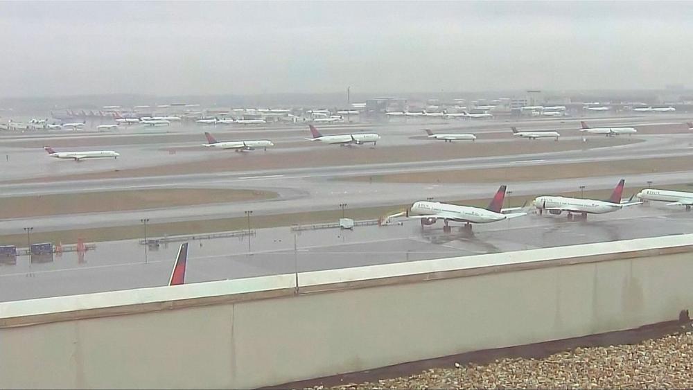 euronewses's tweet photo. Restablecido el suministro eléctrico en el aeropuerto de Atlanta https://t.co/KwcIjKkl0H https://t.co/rRcGGhiyiG