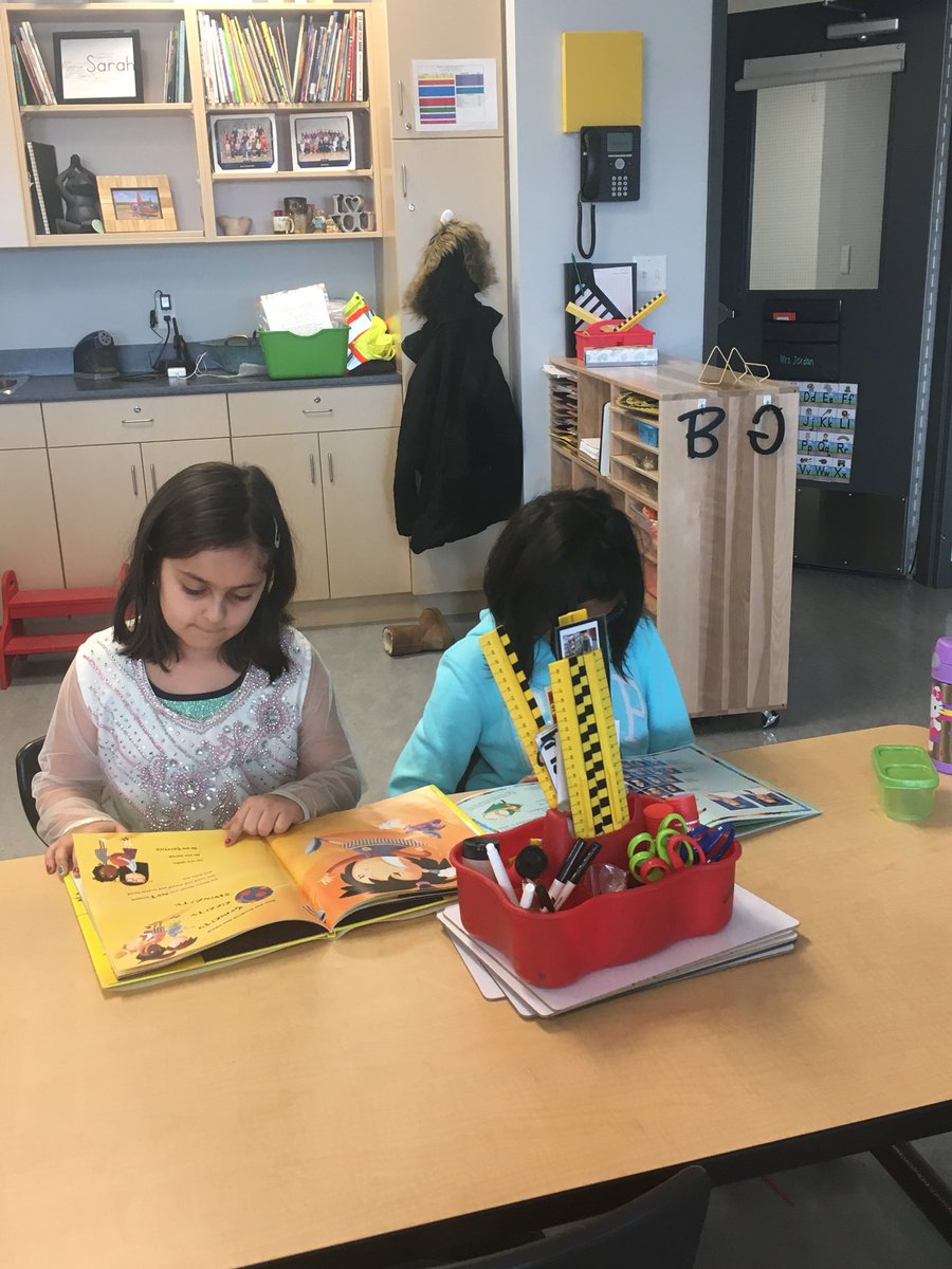 teacherjordan's tweet photo. Choice reading time looks different for all of us #cbeliteracy #kentayloryycbe @KenTayloryycbe #3rdchat https://t.co/KmkjObClrY