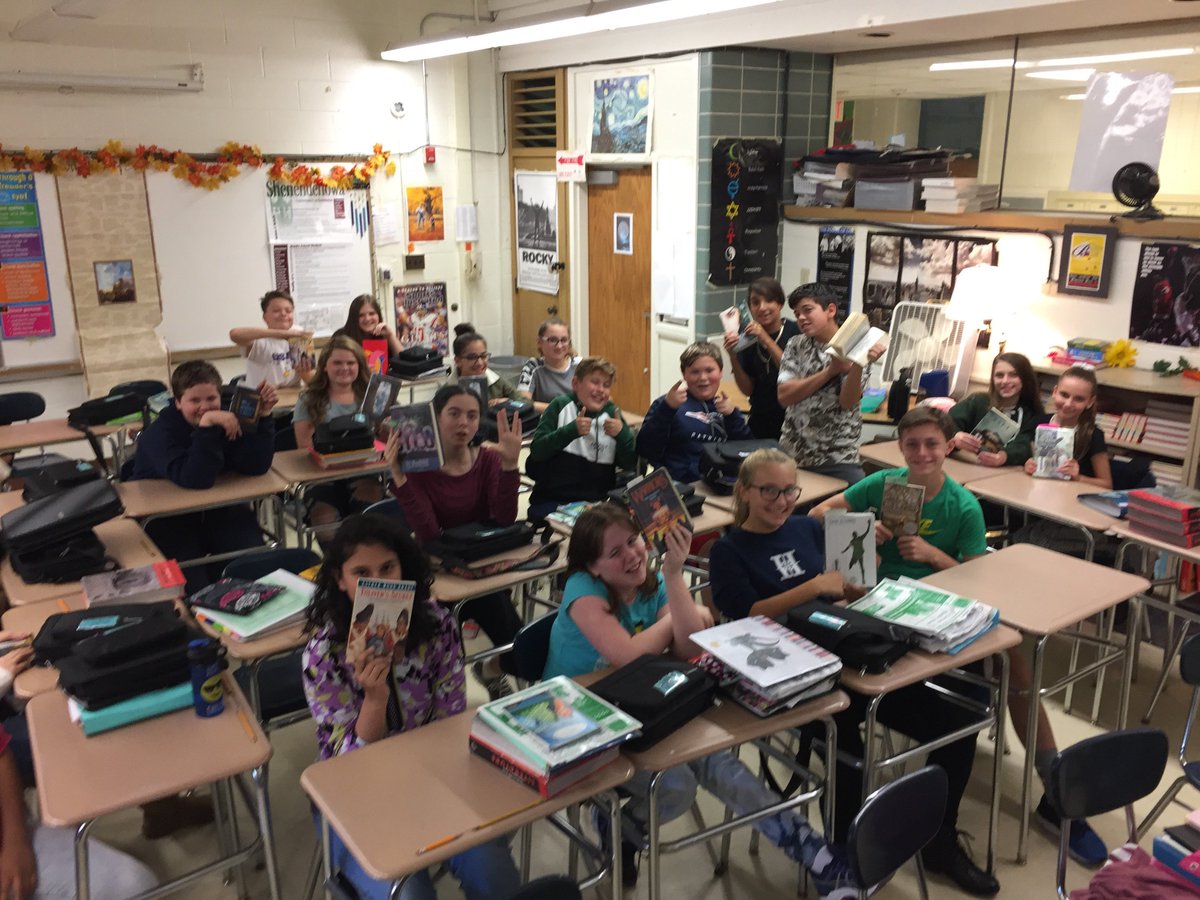 libraryldy37's tweet photo. #ReadingWithoutWalls
@ShenNews 
Shen 7th grade students Read Without Walls! https://t.co/s4uTTuPNSG