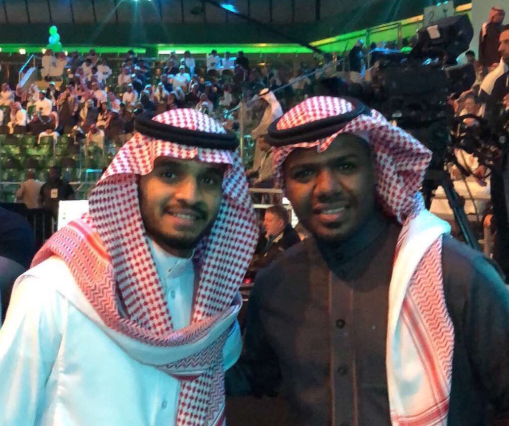 Almoj_alazra8's tweet photo. 📸- أفضل من شغل مركز ظهير الأيمن في نادي الهلال احمد الدوخي ومحمد البريك 
@albreak_m  
#هيئة_الرياضة_تحتفل_بالمنتخب https://t.co/83Dj2LzDtF