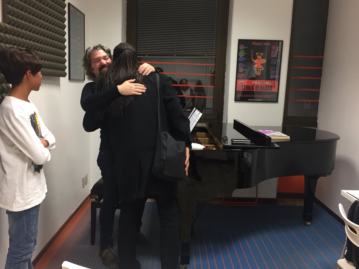 CLUSTERMUSICA's tweet photo. Oggi è venuto a trovarci Leonardo Monteiro, ex allievo Cluster, insegnante e futuro partecipante di #Sanremo2018! Complimenti!
#ClusterMusic #MusicAndLife #ScuolaDiMusica #ClusterPeople #ClusterLife #VitaDaCluster #ClusterNow #LeonardoMonteiro #Sanremo https://t.co/VMualitE8v