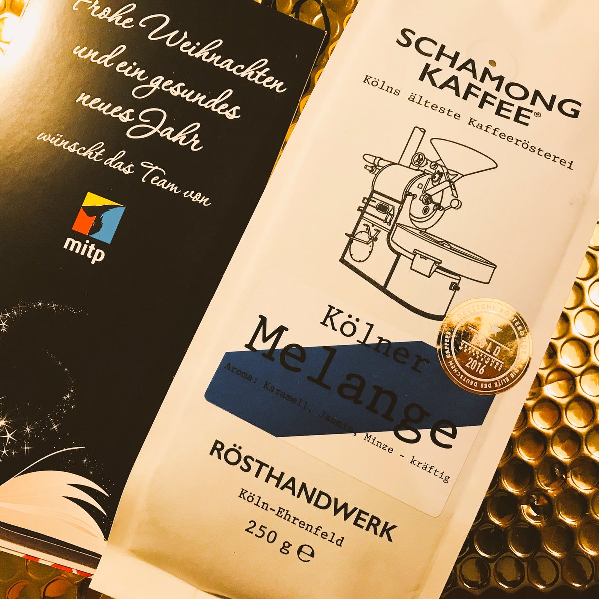 ludowique's tweet image. Hehe, bei #kölnehrenfeld muss ich ja spontan ans @neomagazin denken. Und obwohl der Gruß aus #Bonn vom @MITP_Verlag kommt. #besteLektorin