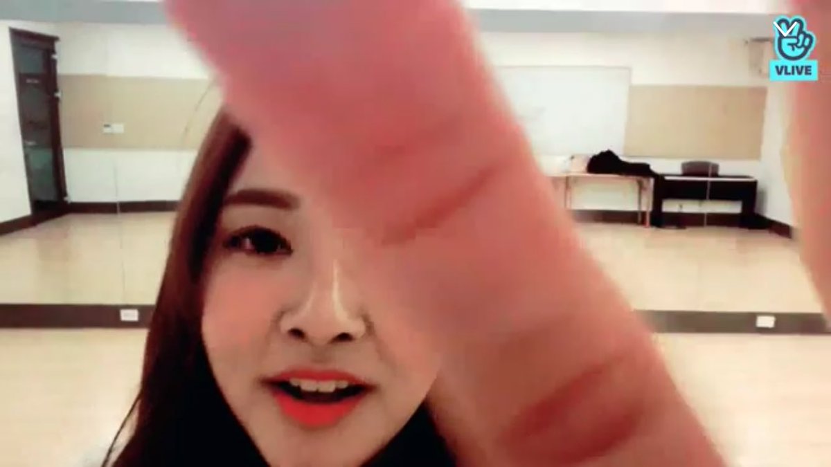 pop_archive's tweet photo. yeonju is the cutest https://t.co/c7Aewh7aJM