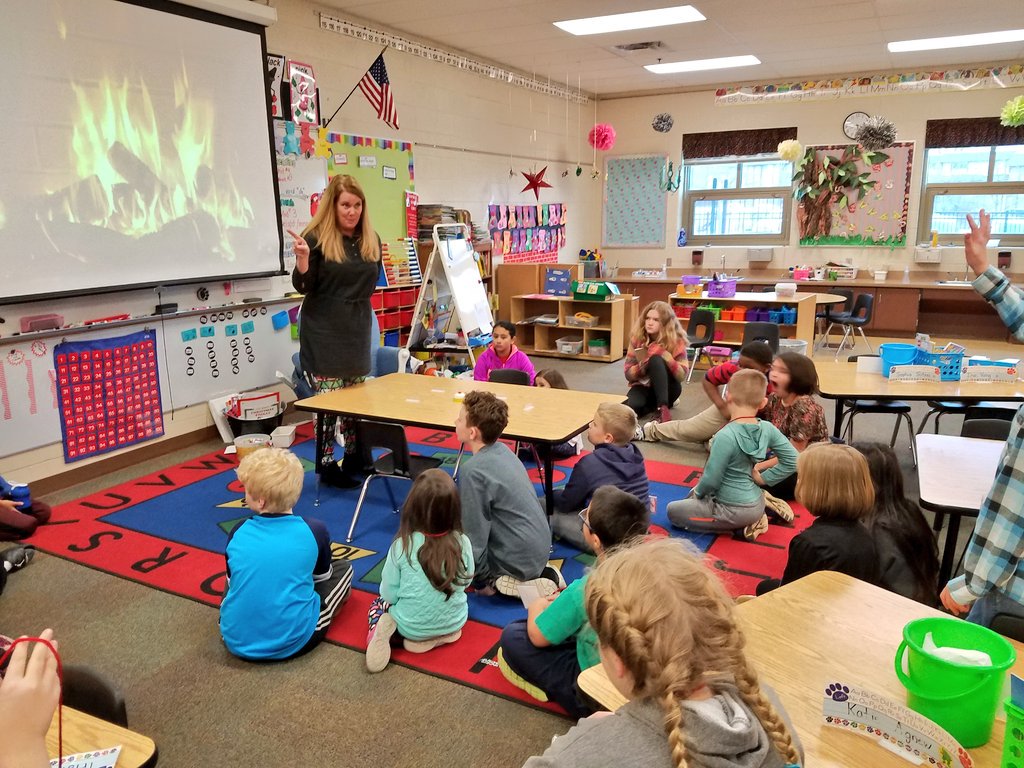 DrSpringer12301's tweet photo. ❤ partnering with @_pattyarose_ for #mpbeardens Today we played family feud, had breakfast,  and just grew closer together in OUR dens!  @PrincipalDruen @theSMSD https://t.co/GmgbAuOjNT