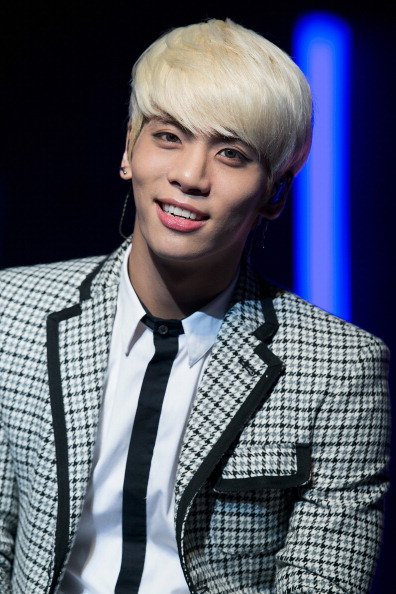 limkimpics's tweet photo. Jonghyun was a very passionate and loving artist who really enjoyed making music and who impacted so many people with his passion.
My deepest condolences to Jonghyun's family, friends and the members of Shinee. 
I hope he's shining as brightly up there as he did down here. https://t.co/OSiEfxtqGs