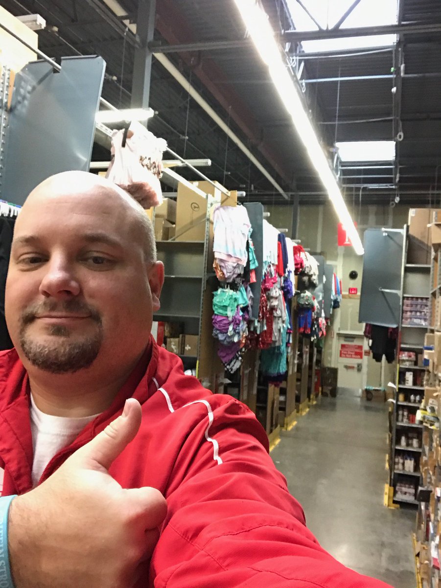 Target_Charlie's tweet image. No case of the Monday’s here!
Clean Backroom 👍🏽
Audited SPU hold rooms 👍🏽
1 week til Christmas, Bring it on🎄
#1509ohsofine #G194CrushesQ4