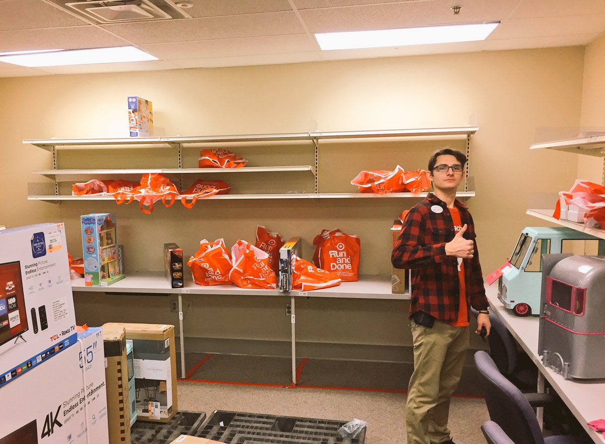 Target_Charlie's tweet image. No case of the Monday’s here!
Clean Backroom 👍🏽
Audited SPU hold rooms 👍🏽
1 week til Christmas, Bring it on🎄
#1509ohsofine #G194CrushesQ4