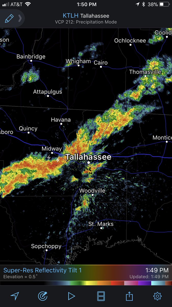 robnucatola's tweet photo. And then there’s this line of showers... #Unsettled #NeedMoreRain #decemberWARM https://t.co/6SR1ocHqHP