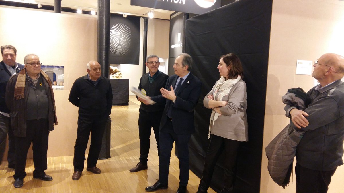 pessebrescat's tweet photo. Reinaugurem el #workingprogress i presentem el vídeo del procés de construcció dels pessebres realitzat per @catalaproducer  podeu veure-ho fins al 14 de gener a #artesaniaCat @ccamcat @cultpopular_cat @CulturaDIBA @Cultupopularbcn https://t.co/thS18DRR3G