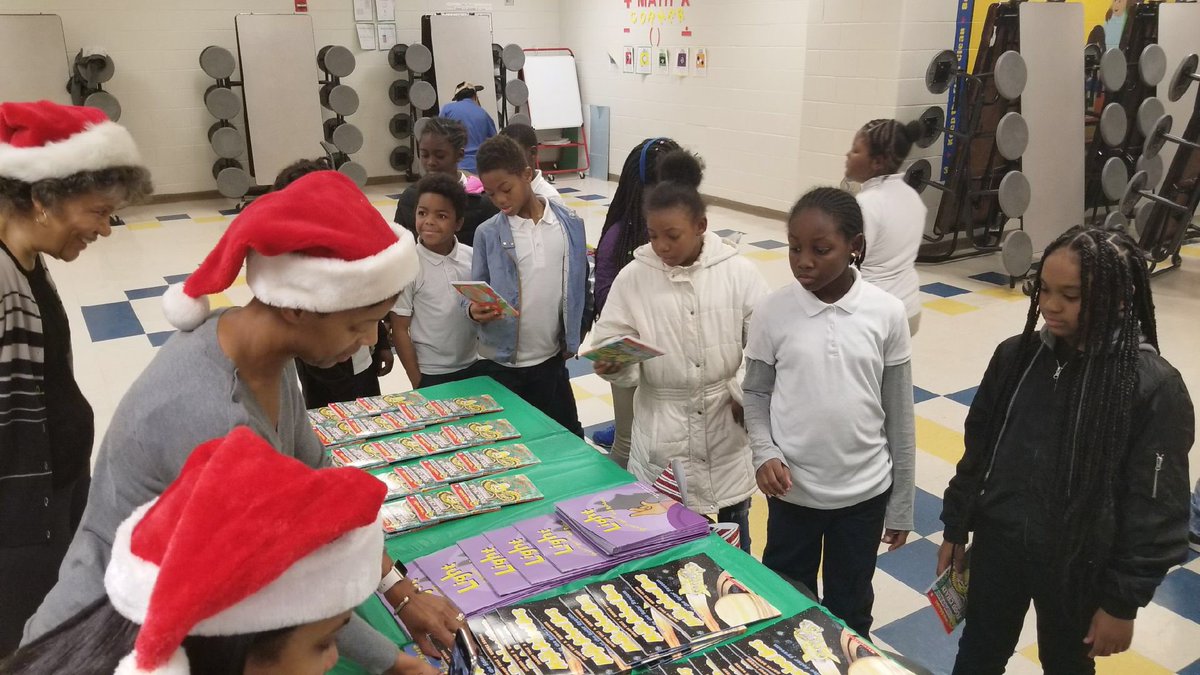 APSMAJ_Elem's tweet image. Our students have really been good this year! 4th graders received a book related to their science standards courtesy of the Dogwood City Chapter of the @linksinc #DCChapter #LinksInc @apsupdate @APSPartnerships @AssocSupBrown @WCAG_ATL @Retha_Woolfolk @CarstarphenMJ