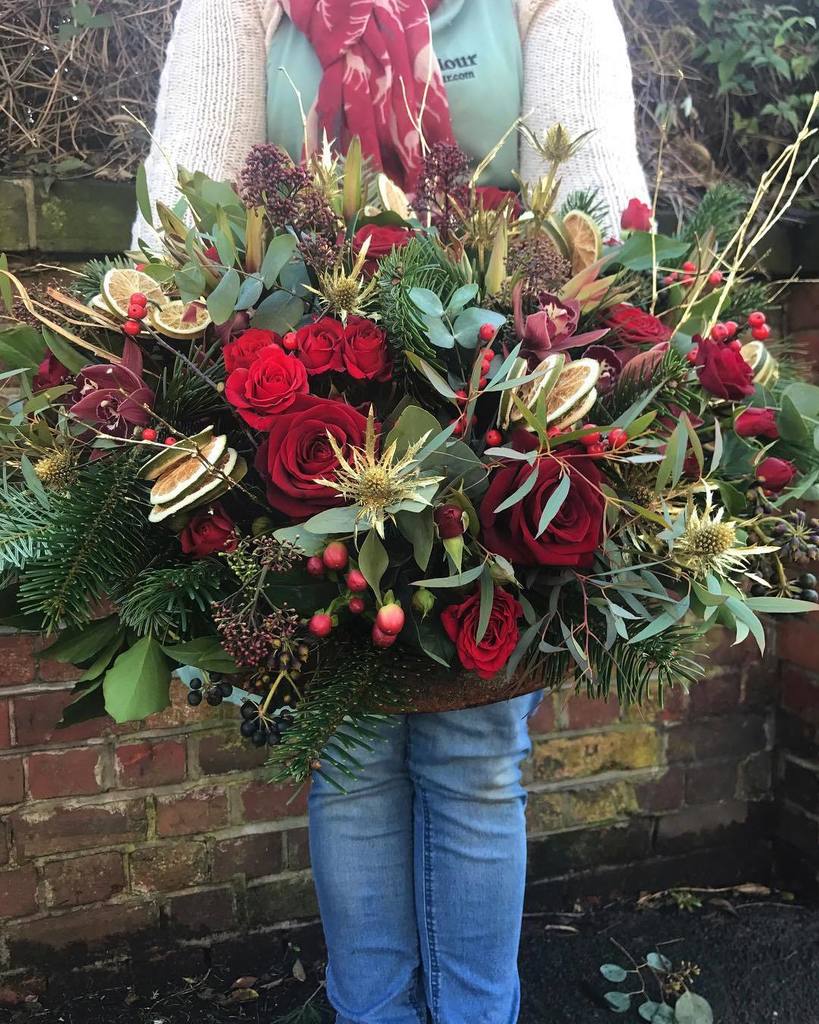Green_Parlour's tweet image. Wreathing ✔️ now for the lushness of table centres. This one stole my heart ❤️ (modelled by Laura)
-
-
-
#makingwinter #makelightfestive #themidwintermovement #winterstories #merryandbright #asimplechristmas #thequietwinter #christmasfaffing #feeling… ift.tt/2AUSdLj